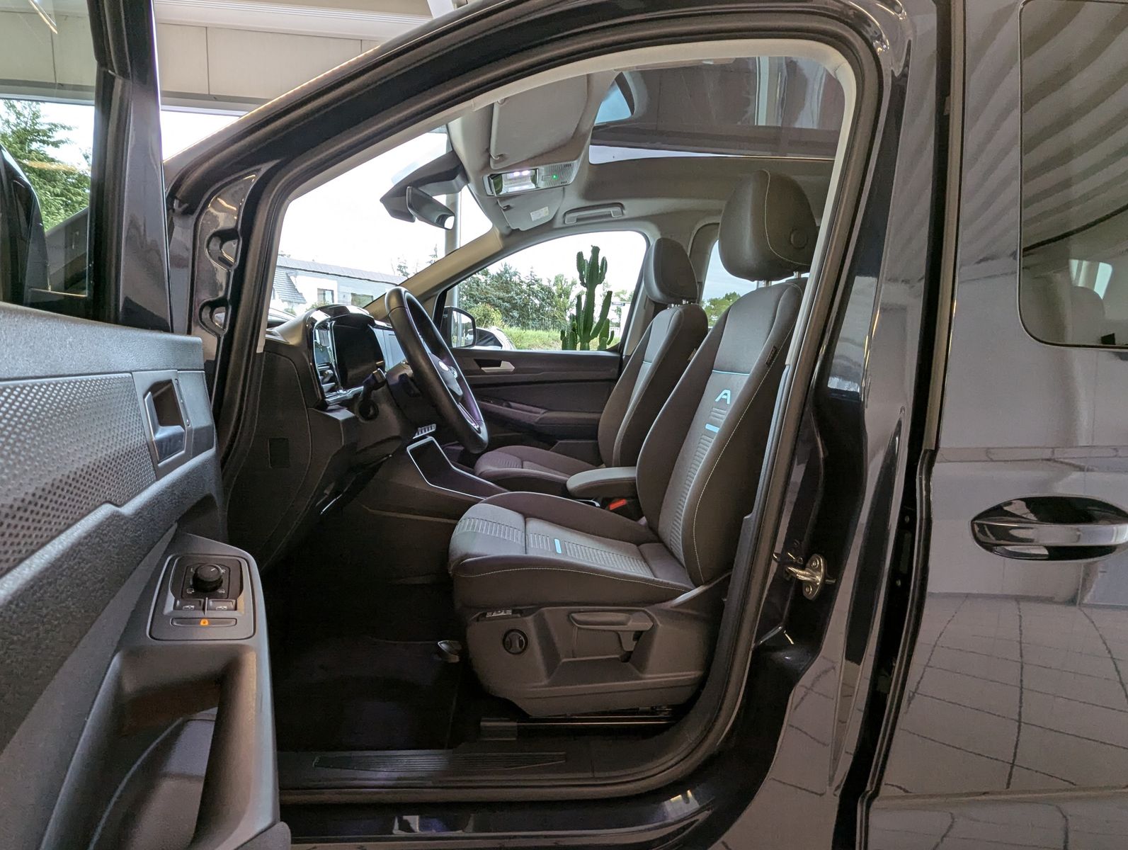 FORD Tourneo Connect L2 Active 7-Sitz Bi-LED Pano AHK - Image 11