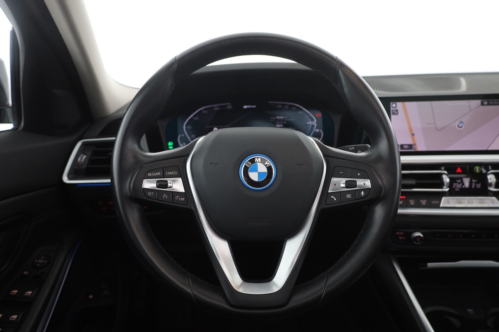 BMW 330e Touring Sport Line Leder AHK Panorama Navi foto 16