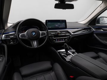Fahrzeugabbildung BMW 520d xDr Tour AHK HUD HIFI ACC Komfortzug.