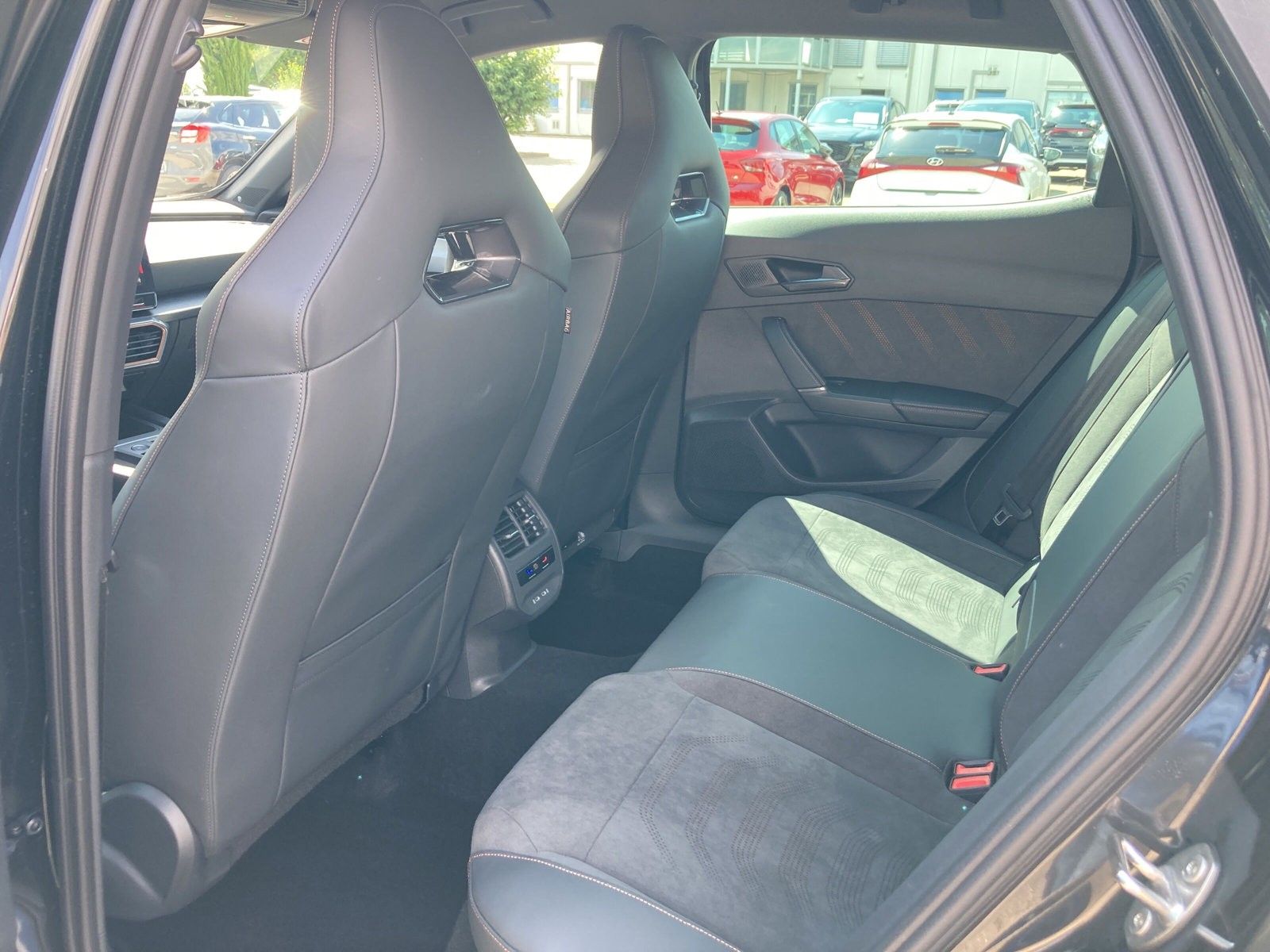 CUPRA Formentor VZ 2.0 Tribe Edition MATRIX/BEATS/4DRI - Image 13