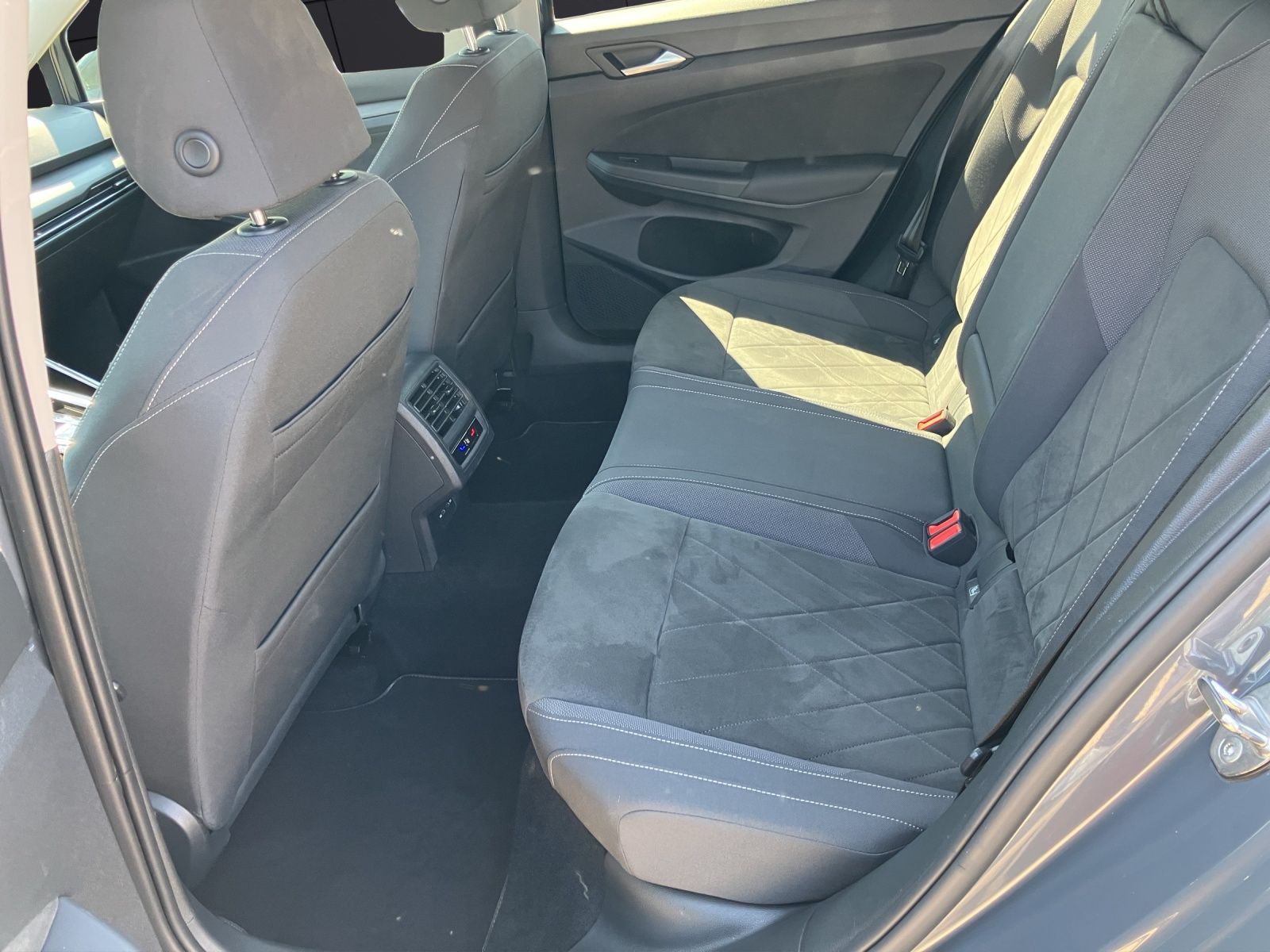 Fahrzeugabbildung Volkswagen Golf VIII Variant TDI Style DSG LEDplus Navi AID