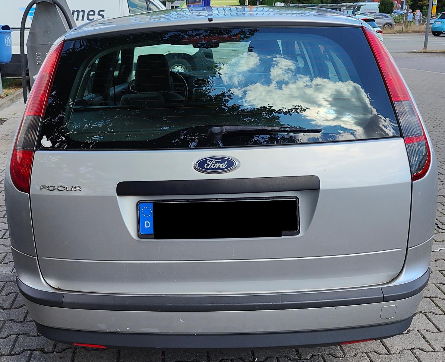Ford Focus 2006 — вигляд ззаду