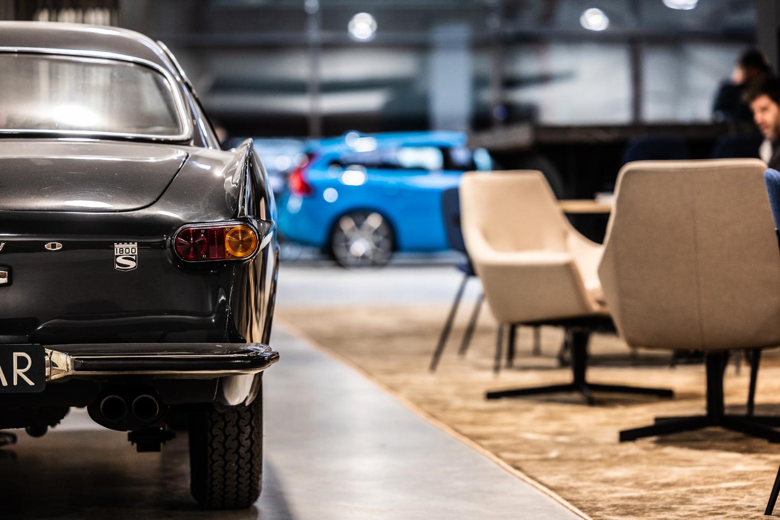 showroom-image-top