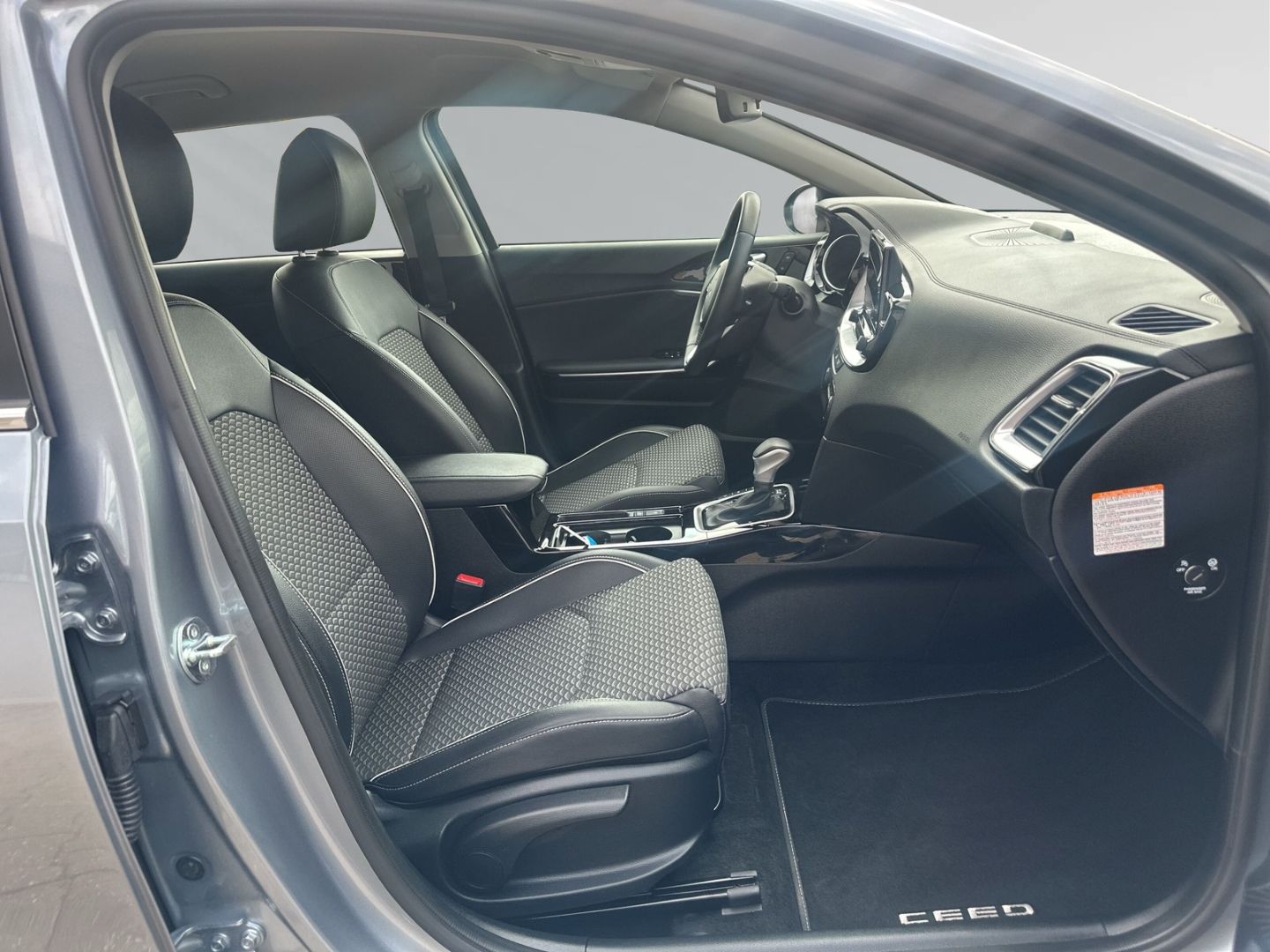 Fahrzeugabbildung Kia Ceed_sw Plug-in Hybrid Spirit 1.6+Navi+digitales