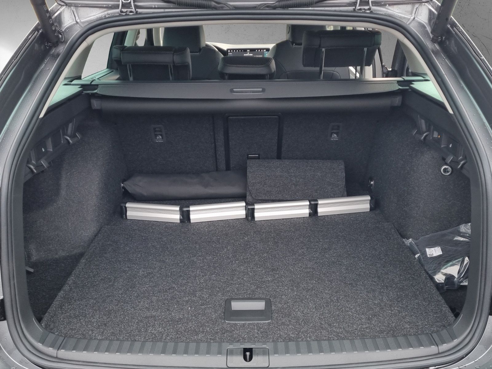 Fahrzeugabbildung SKODA Octavia Combi Tour 2,0 TDI AKH Licht+Sicht+