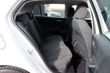 Fahrzeugabbildung Volkswagen Golf VIII Lim. Style eTSI DSG ACC Navi AHK LED
