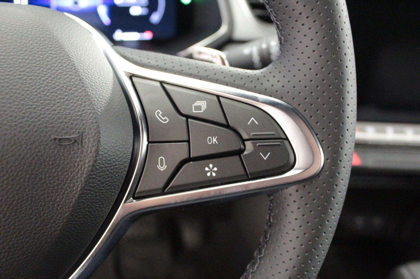 Fahrzeugabbildung Renault Captur Mild Hybrid 160 EDC Techno #15173