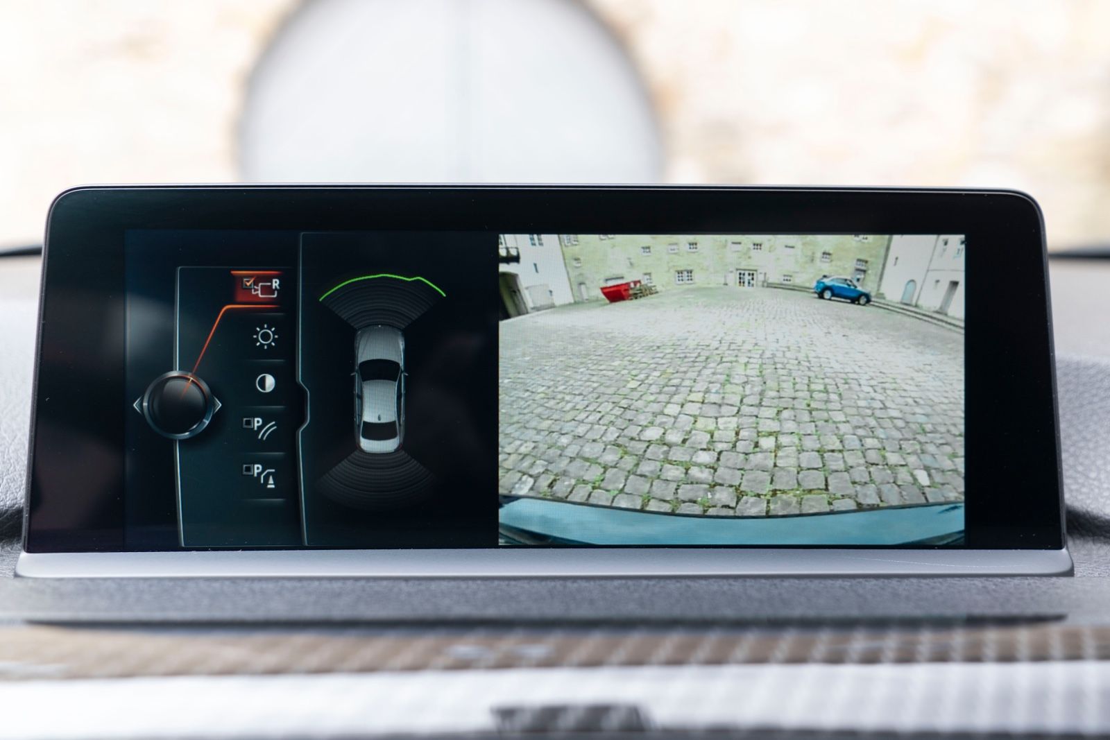 Fahrzeugabbildung BMW 330I M-Performance H&K LED CARPLAY KAM NAV ALC