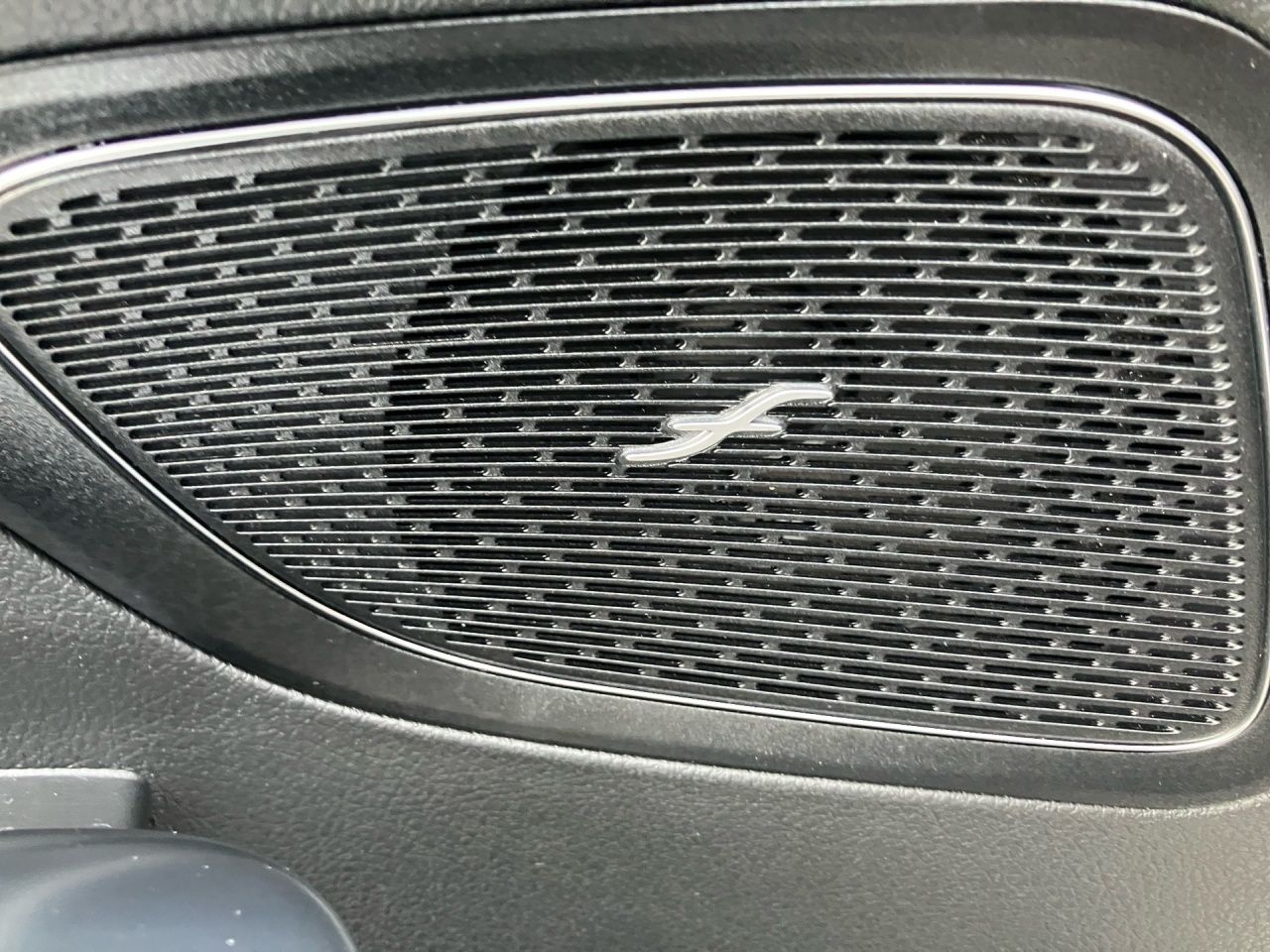 Fahrzeugabbildung Mercedes-Benz C 220 d 4M T AMG AHK Night Kamera AdvSoundsys
