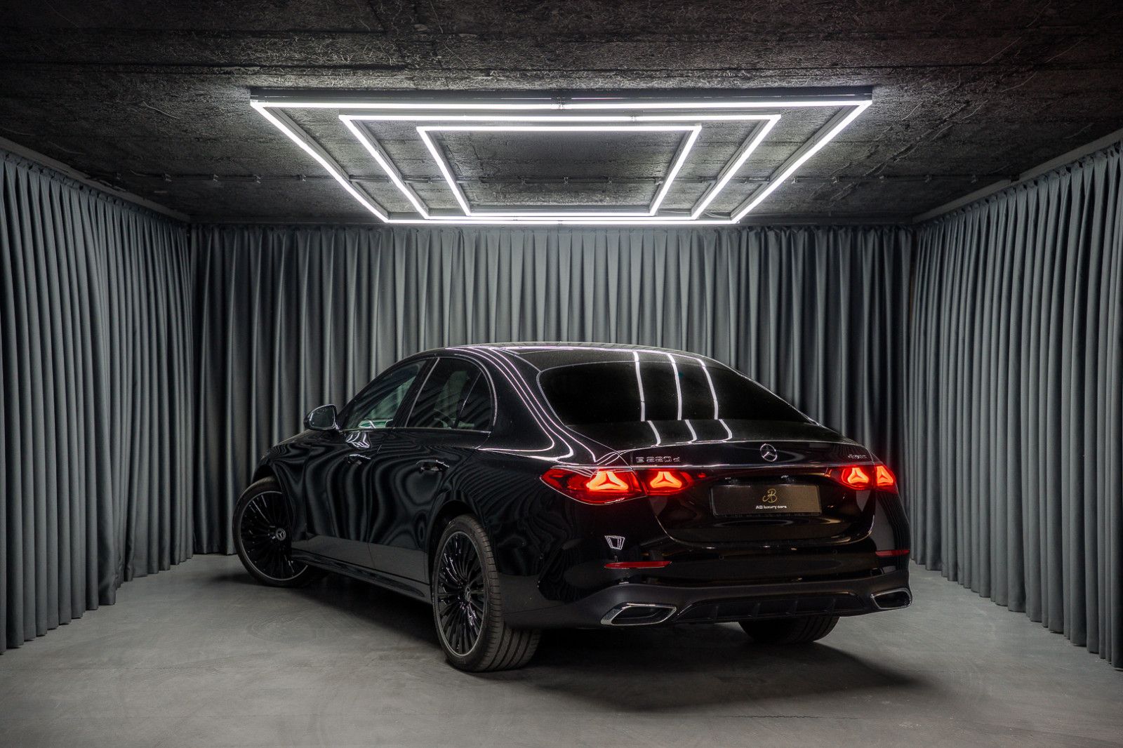 Fahrzeugabbildung Mercedes-Benz E 220d MY25*Premium Plus*Superscreen*20"*Leder-P