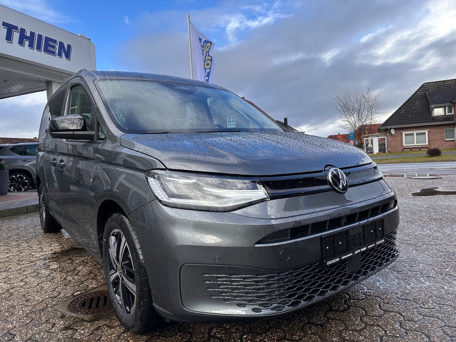 Fahrzeugabbildung Volkswagen Caddy Maxi 2.0 TDI DSG Pano/ACC/LED/APP/7-Sitzer