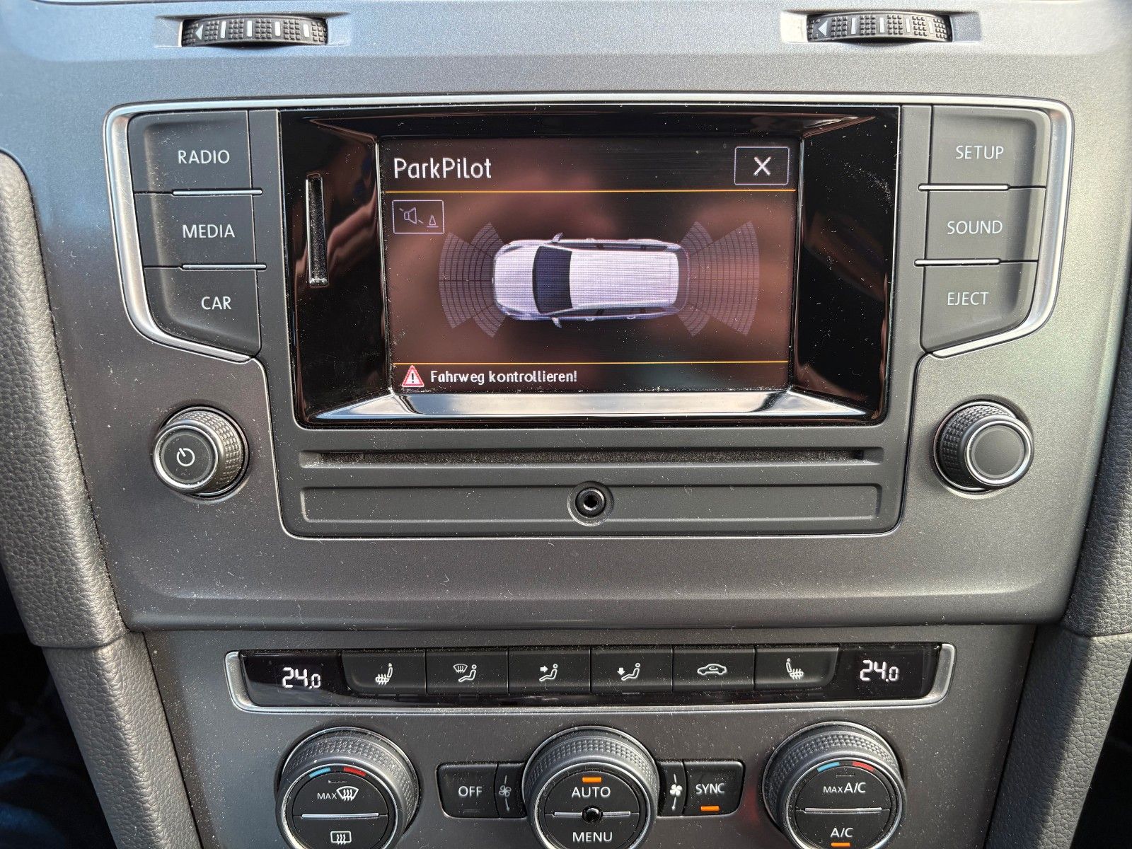 Fahrzeugabbildung Volkswagen Golf VII 1.2 TSI Variant Lounge 1.HAND SCHECKHEF