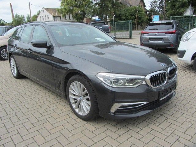 BMW 540 540d xDrive Touring A Luxury Line