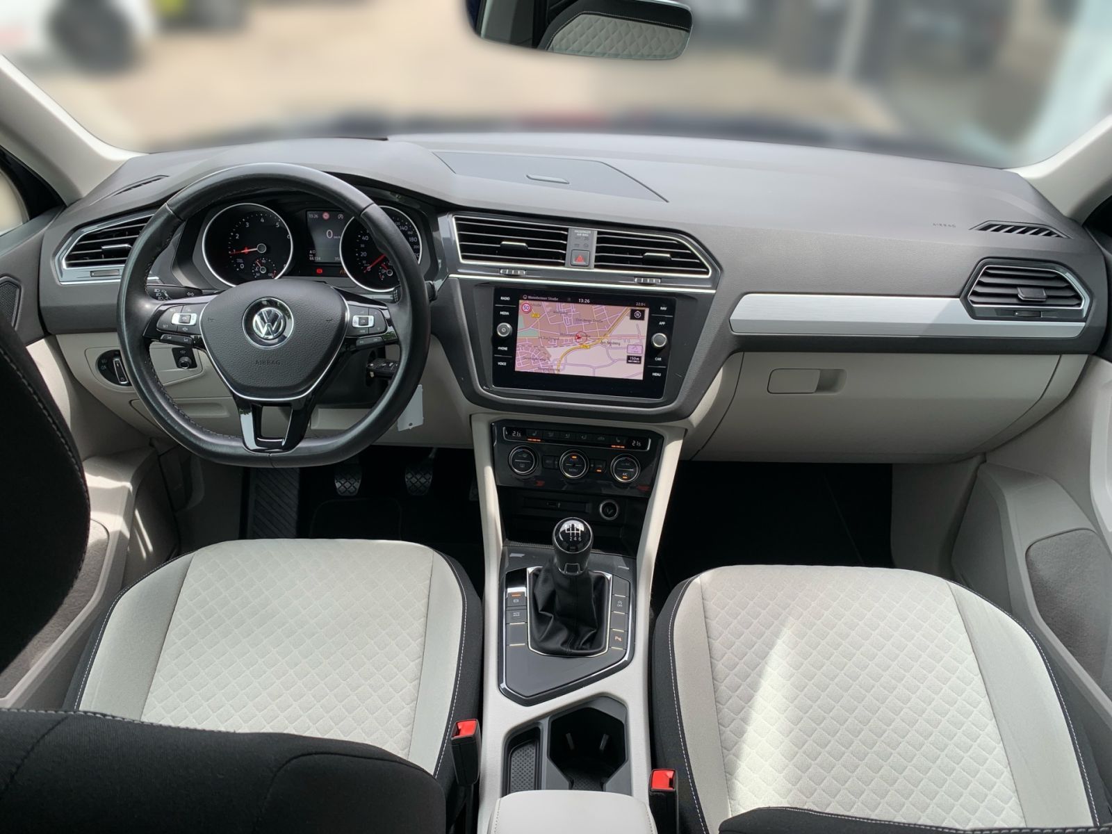 Fahrzeugabbildung Volkswagen Tiguan 1.5 TSI Comfortline BMT AHK Navi