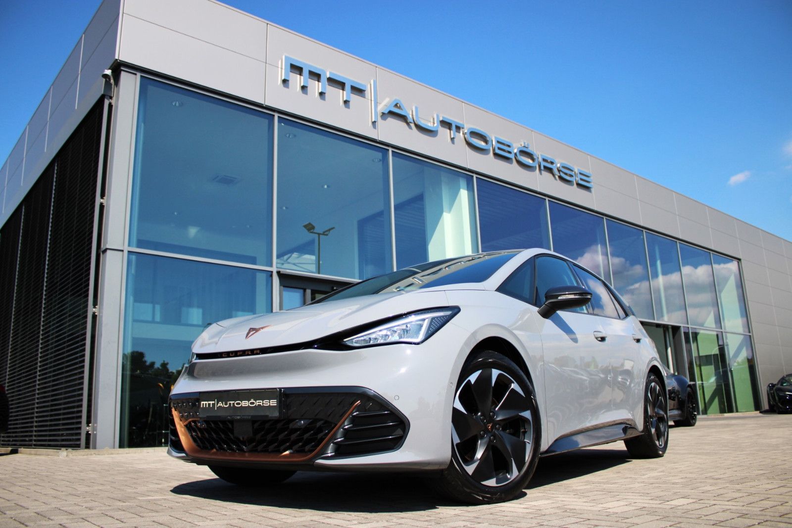 Cupra BORN 150 kW * VAPORGREY * #PILOT M #TECH L #19"