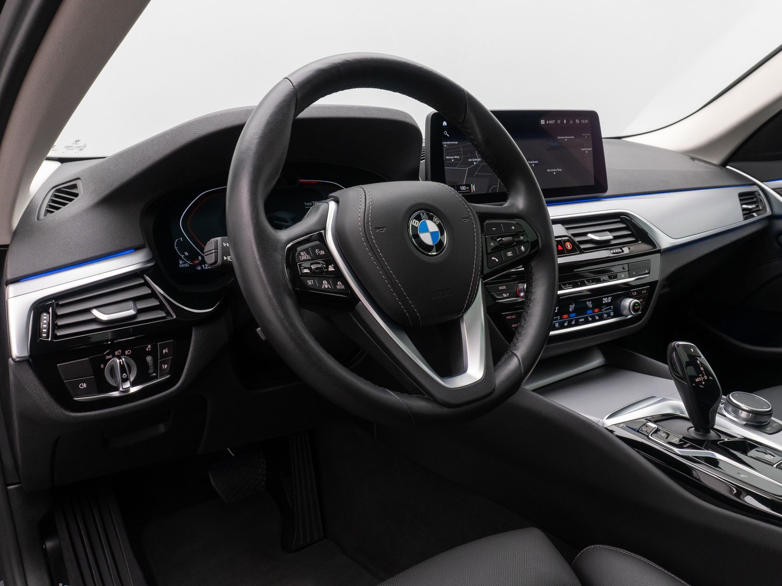 Fahrzeugabbildung BMW 530d xD Kamera DAB Laser HUD Belüft Panorama 19"
