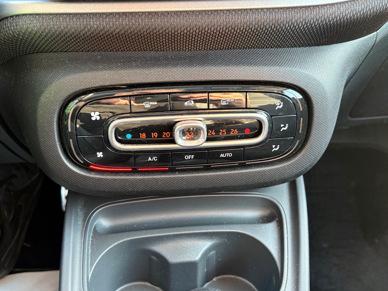 Fahrzeugabbildung Smart ForTwo Coupé Aut. Leder SPORTPAKET 90PS Panorama