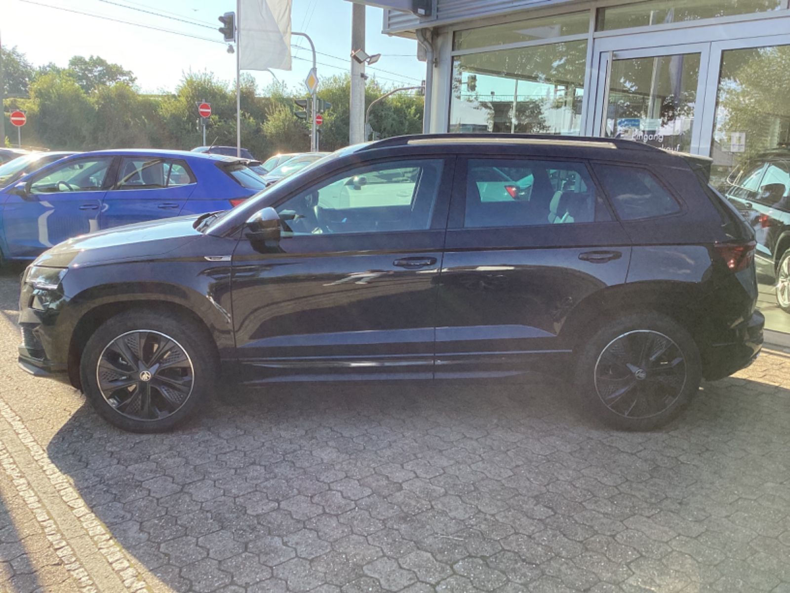 Fahrzeugabbildung SKODA Karoq Sportline 2.0 TSI DSG 4x4 Navi AHK ACC