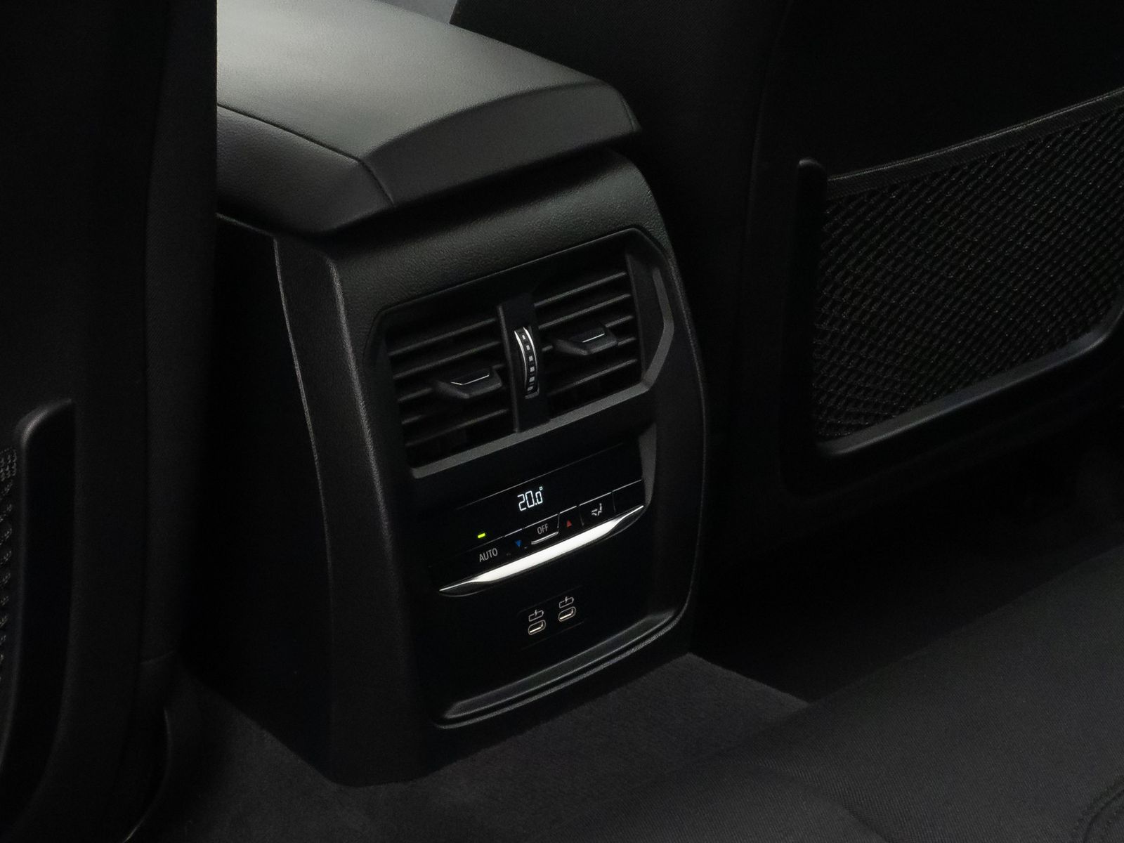 Fahrzeugabbildung BMW 320e GeschwindigReg AHK HiFi PDC CockpitPlus DAB