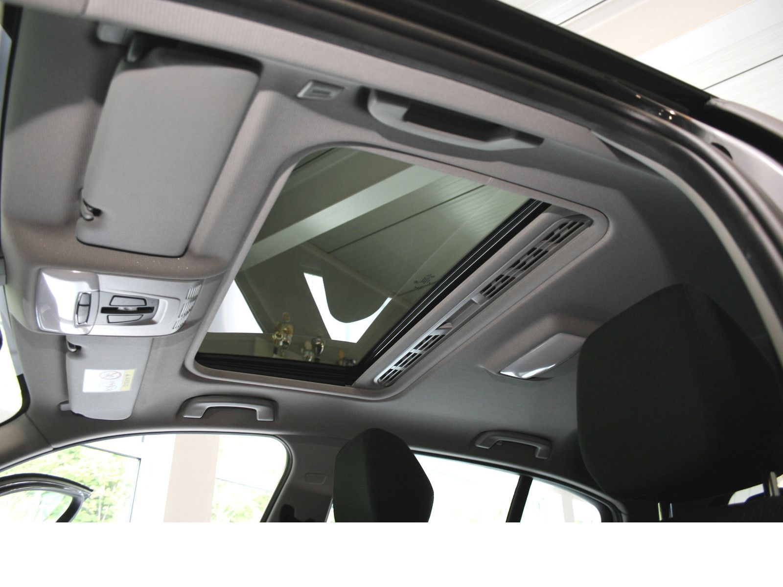 Fahrzeugabbildung BMW 118i Advantage *4-Türer*Schiebedach*PDC*Navi
