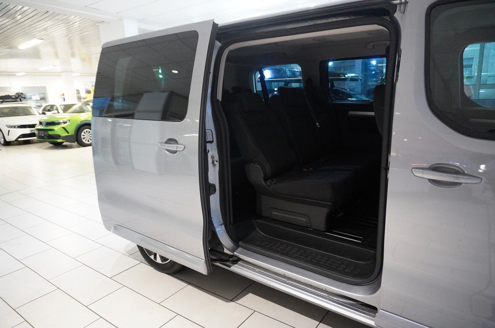 Fahrzeugabbildung Opel Zafira Life 2.0D "M" EDITION 8-SITZ NAVI/HUD/DAB