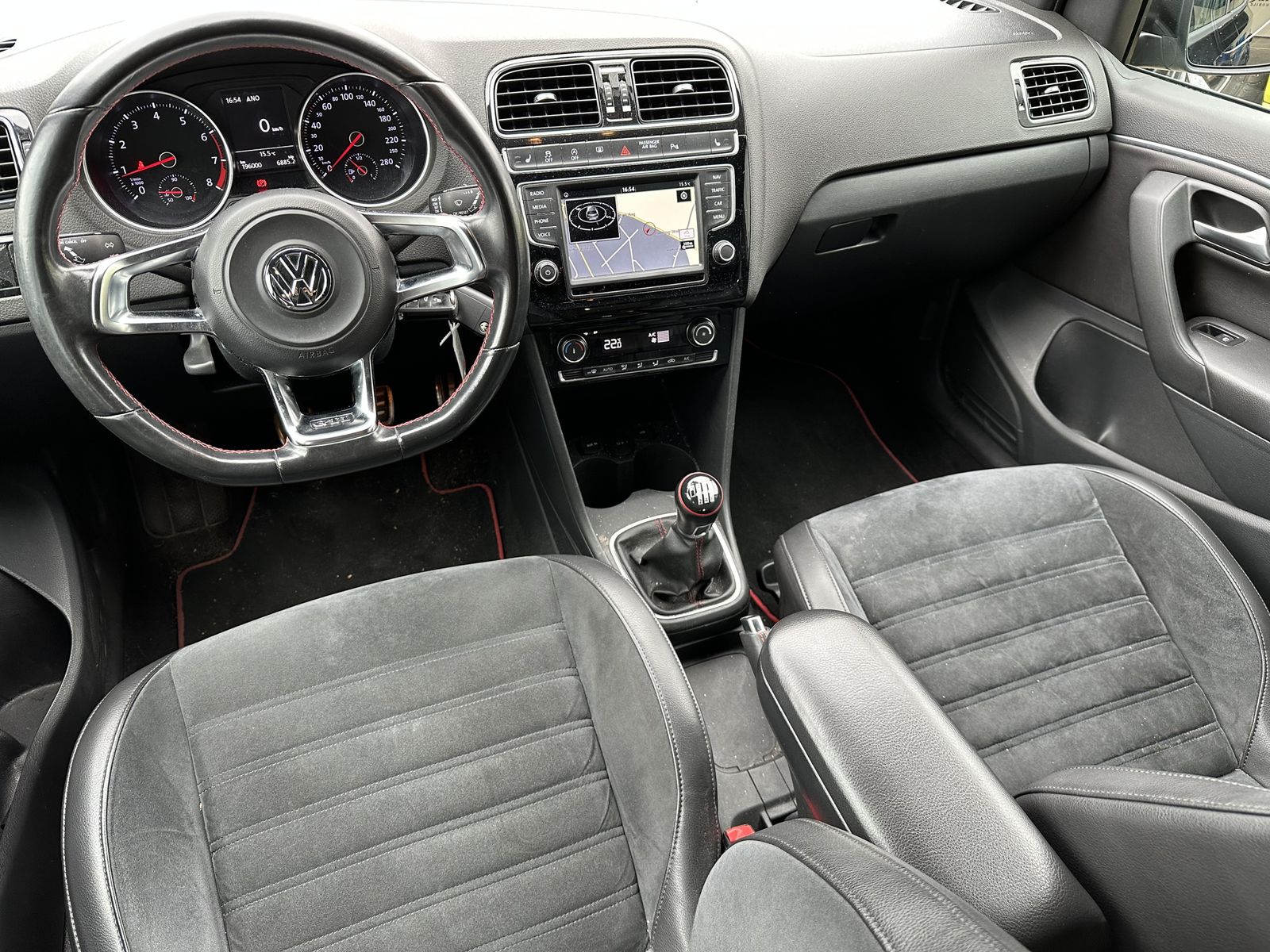 Fahrzeugabbildung Volkswagen Polo 1.8 TSI GTI NAV+LED+SHZ+APS+BLUETOOTH+EU6+2
