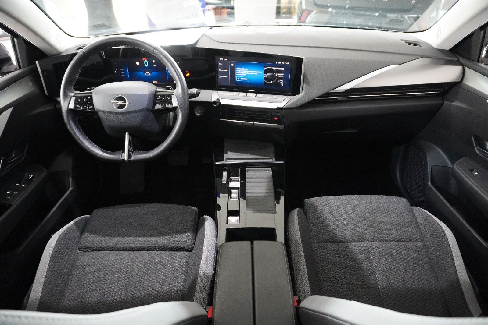 Fahrzeugabbildung Opel Astra L Lim. 1.6 HYBRID EDITION NAVI/KAMERA/AHK