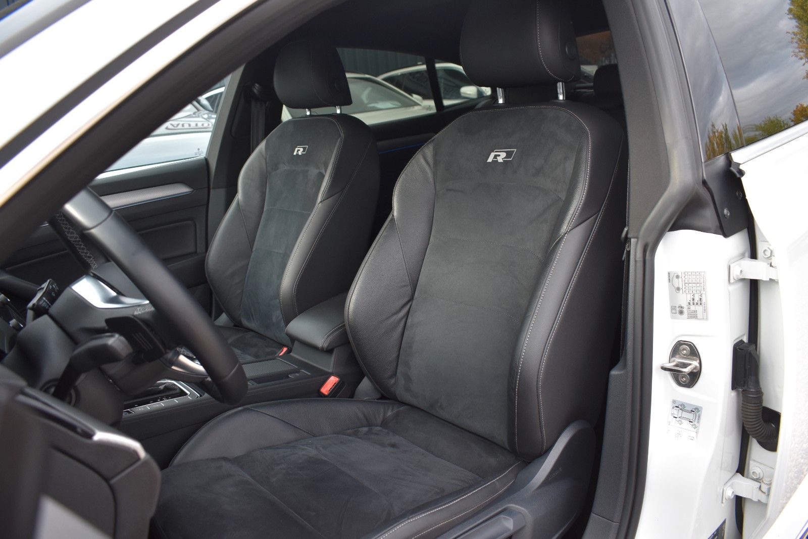 Fahrzeugabbildung Volkswagen Arteon R-Line 4Motion PANO/AHK/STH/MASAGE/DYNAUD