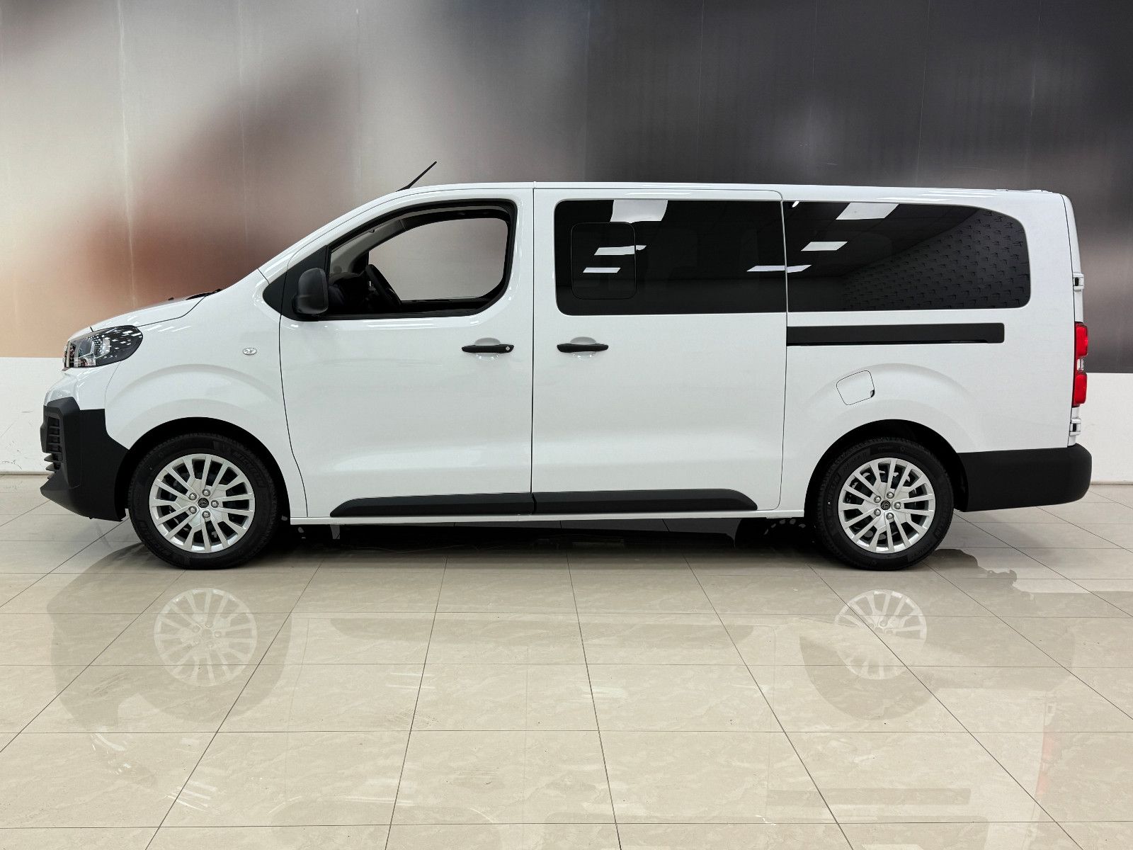 Peugeot Traveller - Bild 5