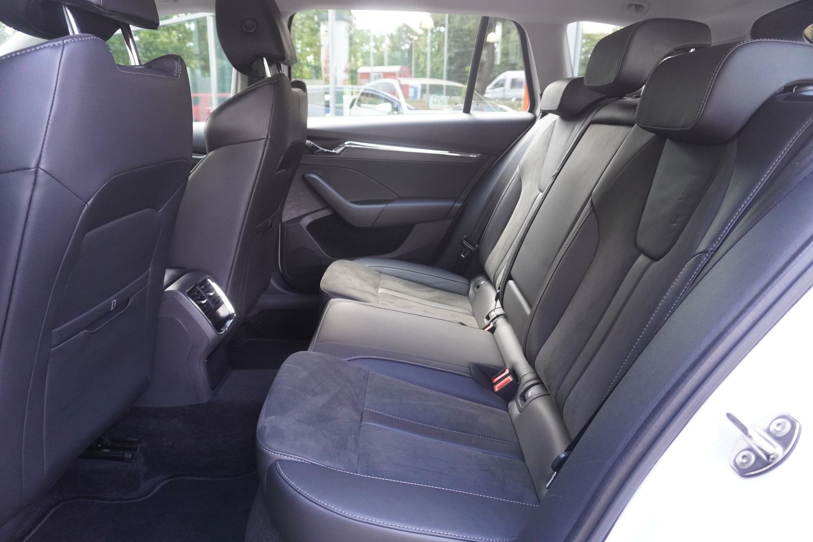 Skoda Octavia Combi 1.5 TSI First Edition ACC Kamera foto 13