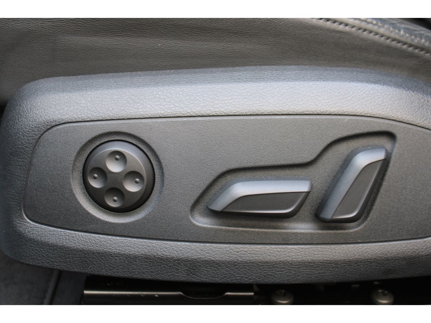 AUDI A4 35 TDI S-Tronic advanced Avant LED Navi DAB V - Image 15