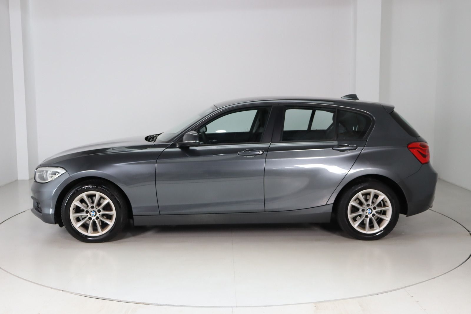 Fahrzeugabbildung BMW 118 d xDrive * Navi * Bi-Xenon * Sitzhzg.