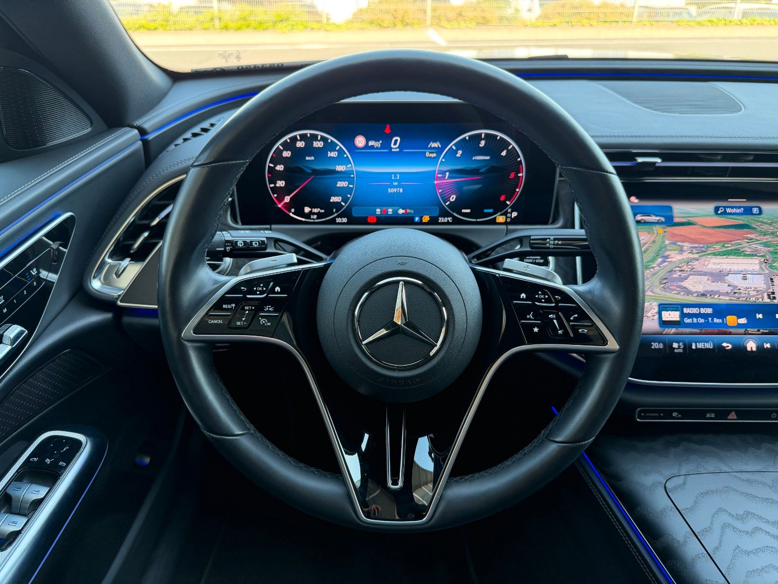 Fahrzeugabbildung Mercedes-Benz E 450d 4M T Avantgarde+Pano+AHK+Distr+Memory