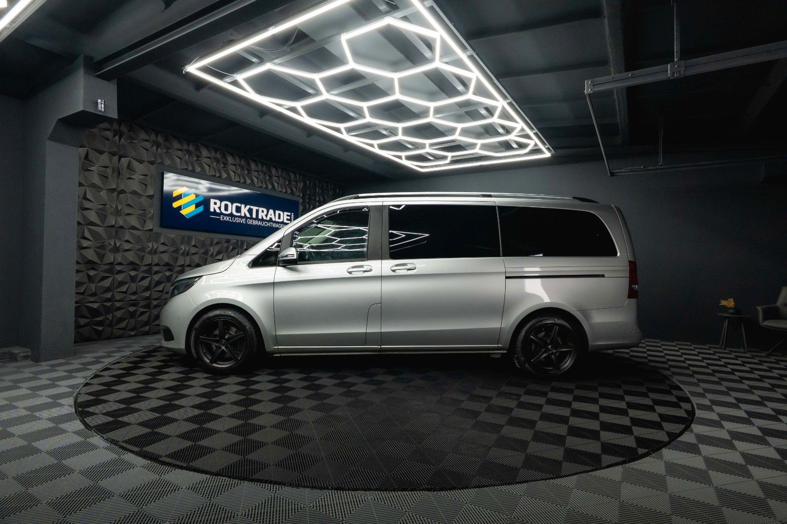 Fahrzeugabbildung Mercedes-Benz V 220 CDI EDITION Sport lang *ACC*DAB*6 Sitze*