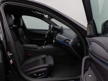 Fahrzeugabbildung BMW 530d Tour Luxury HUD ACC H/K AHK Komfortsitz 20"