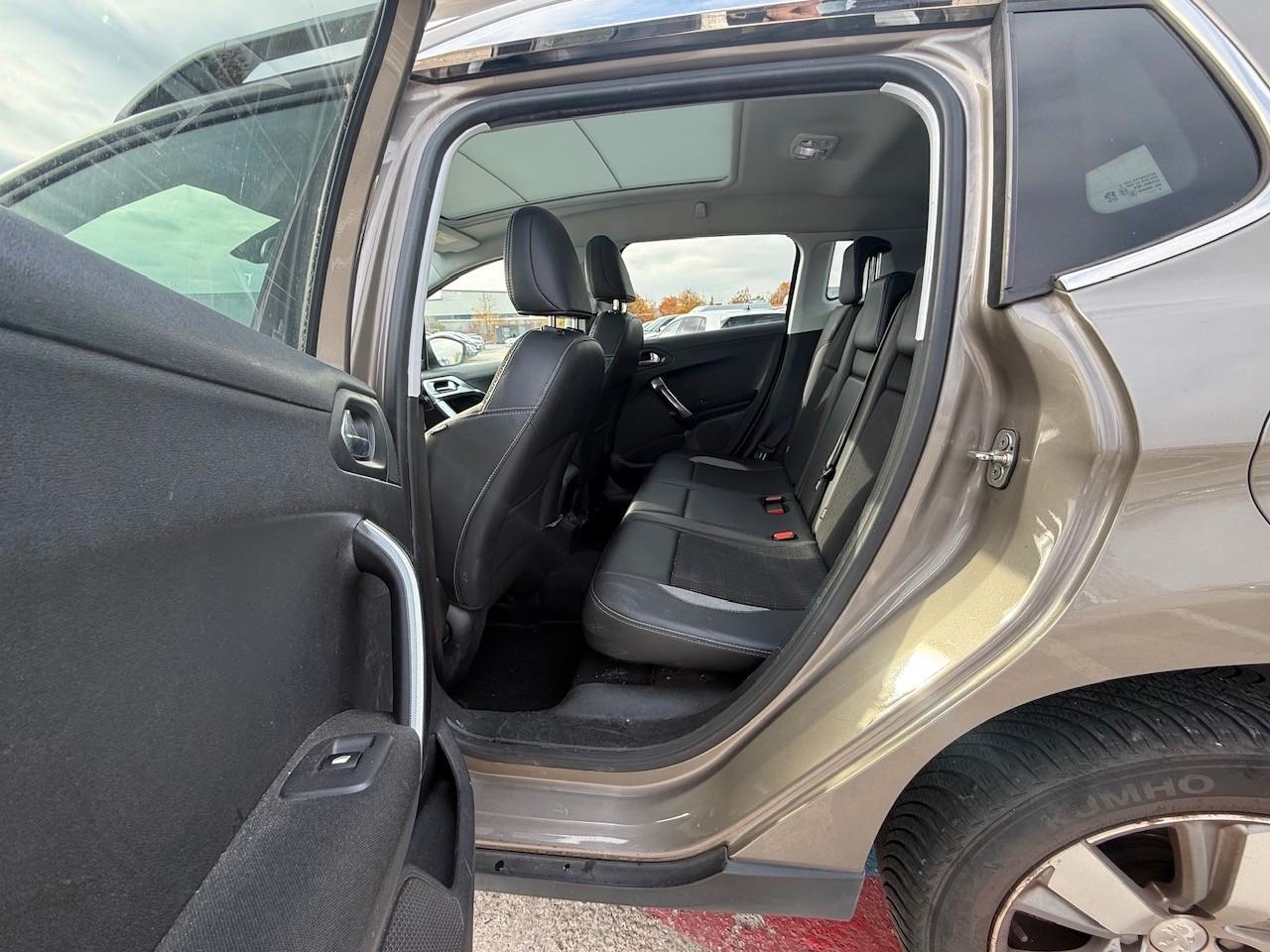 Peugeot 2008 2015 — photo 11