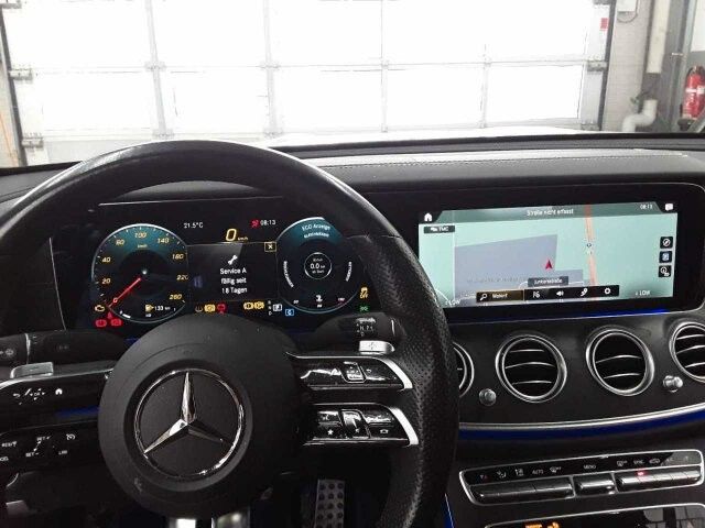 Fahrzeugabbildung Mercedes-Benz E 220d AMG+Pano+MultiBeam+Ambiente+TotW+360