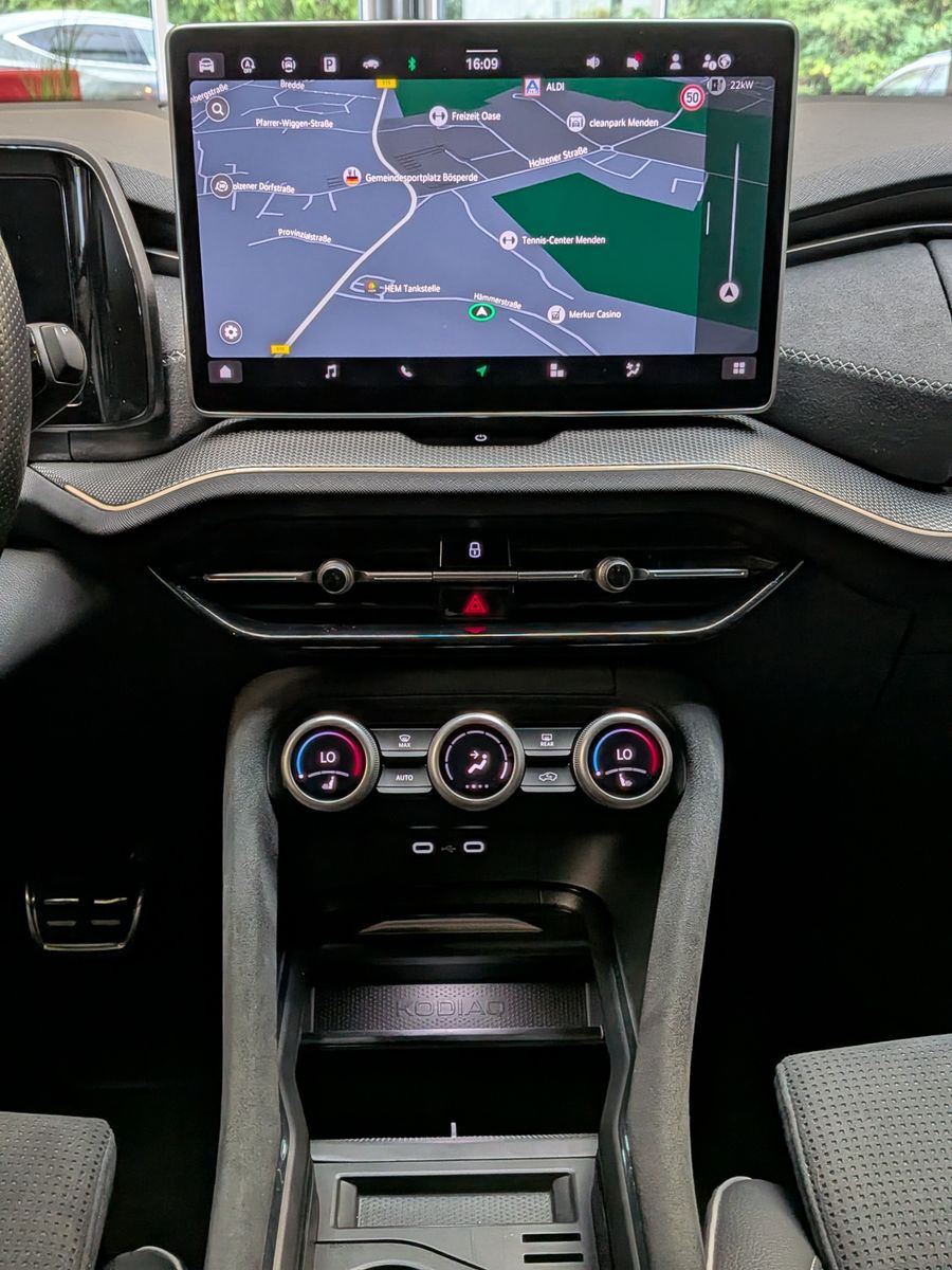 Fahrzeugabbildung SKODA Kodiaq 2.0TDI SPORTLINE*MEMOR*CAM*LED*ACC*7-SITZ