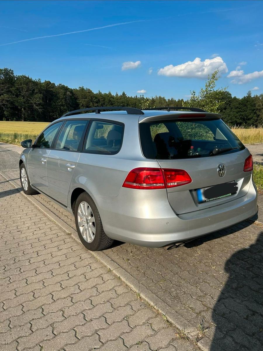 Volkswagen Passat 2011 — interior