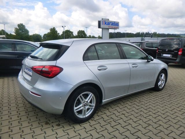 Fahrzeugabbildung Mercedes-Benz A 180 >AUT/NAV/PDC/Sitzheizung<