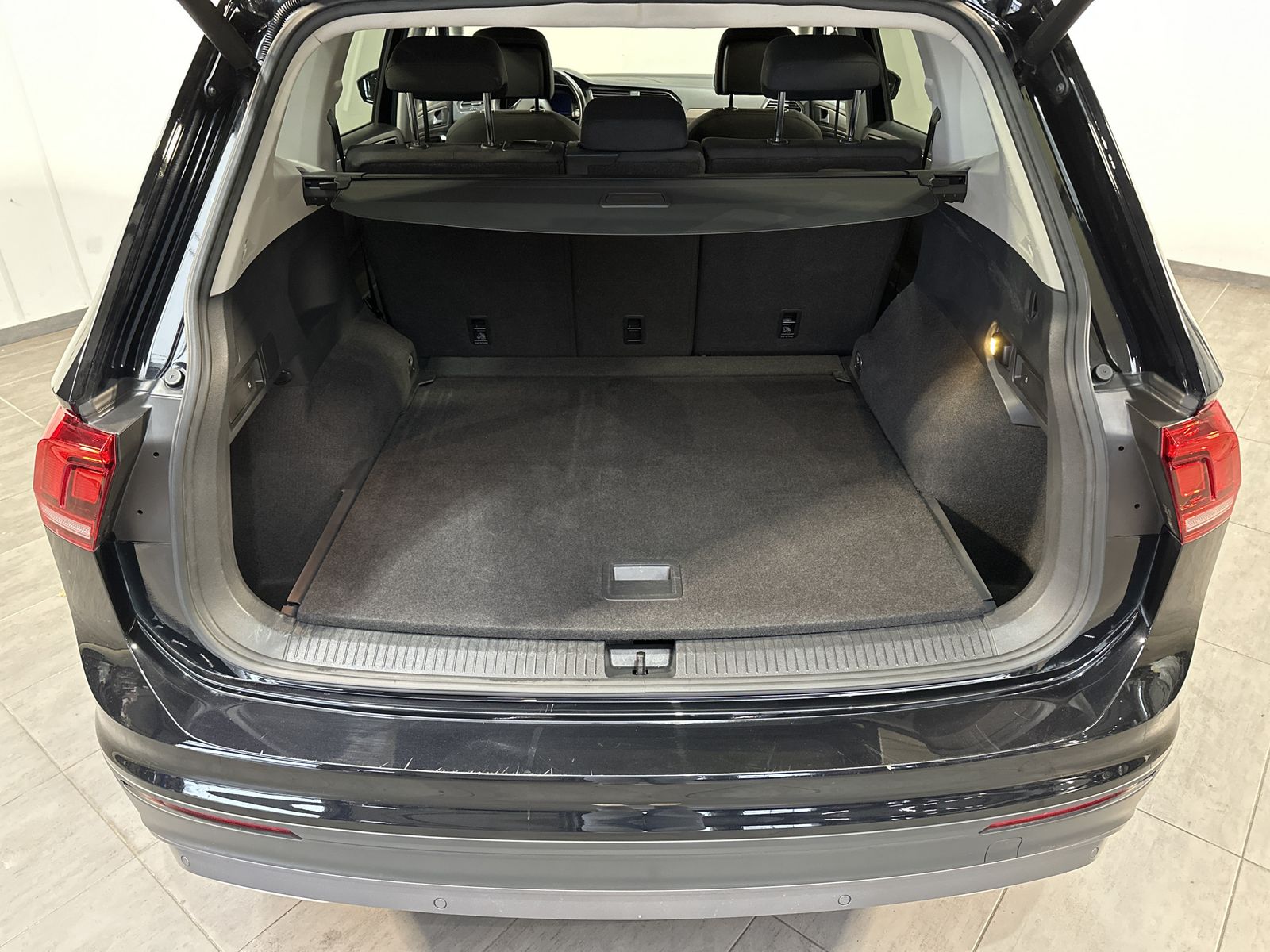 Fahrzeugabbildung Volkswagen Tiguan Allspace 2.0 TDI DSG CL NAV+LED+VC+ACC+PP