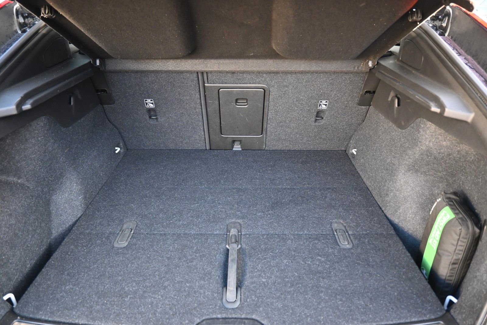 Fahrzeugabbildung Volvo C40 Recharge Pure Electric Plus *LED*STHZ*BLIS