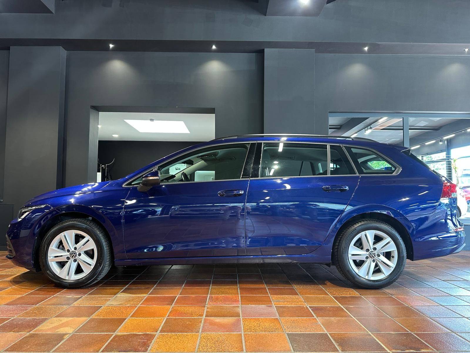 Volkswagen GOLF VARIANT eTSI DSG LIFE ACC KAMERA WINTER-PAK imagem 2