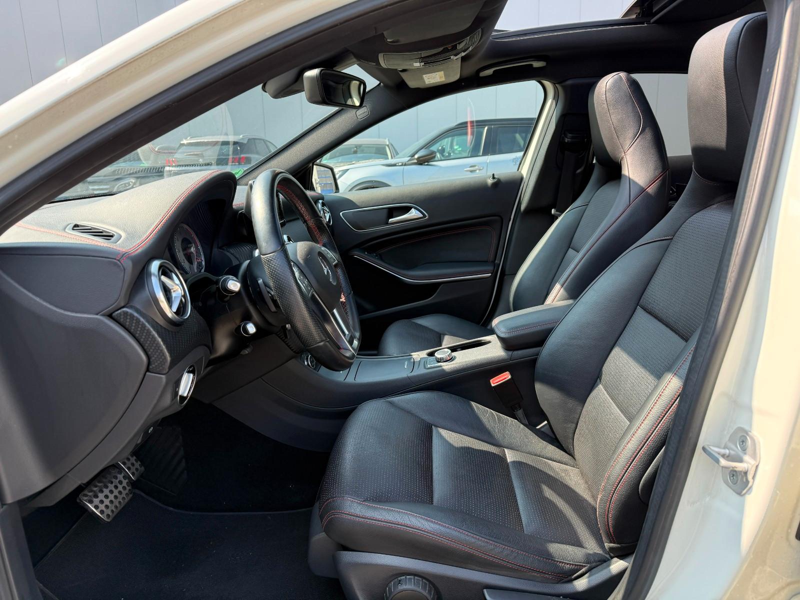 Mercedes-Benz A 250 4Matic AMG Line* Panorama* Bi-Xenon*