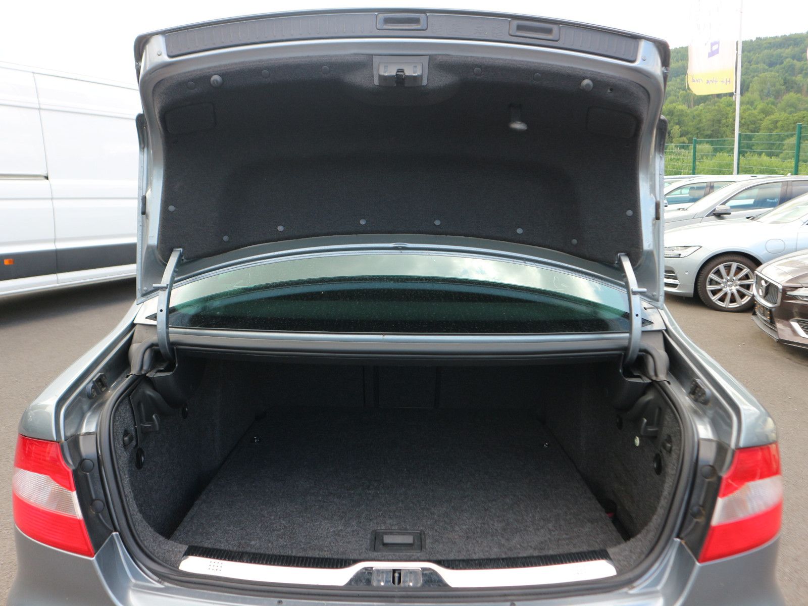 Fahrzeugabbildung SKODA Superb Family DSG GRA Xenon PDC SHZ