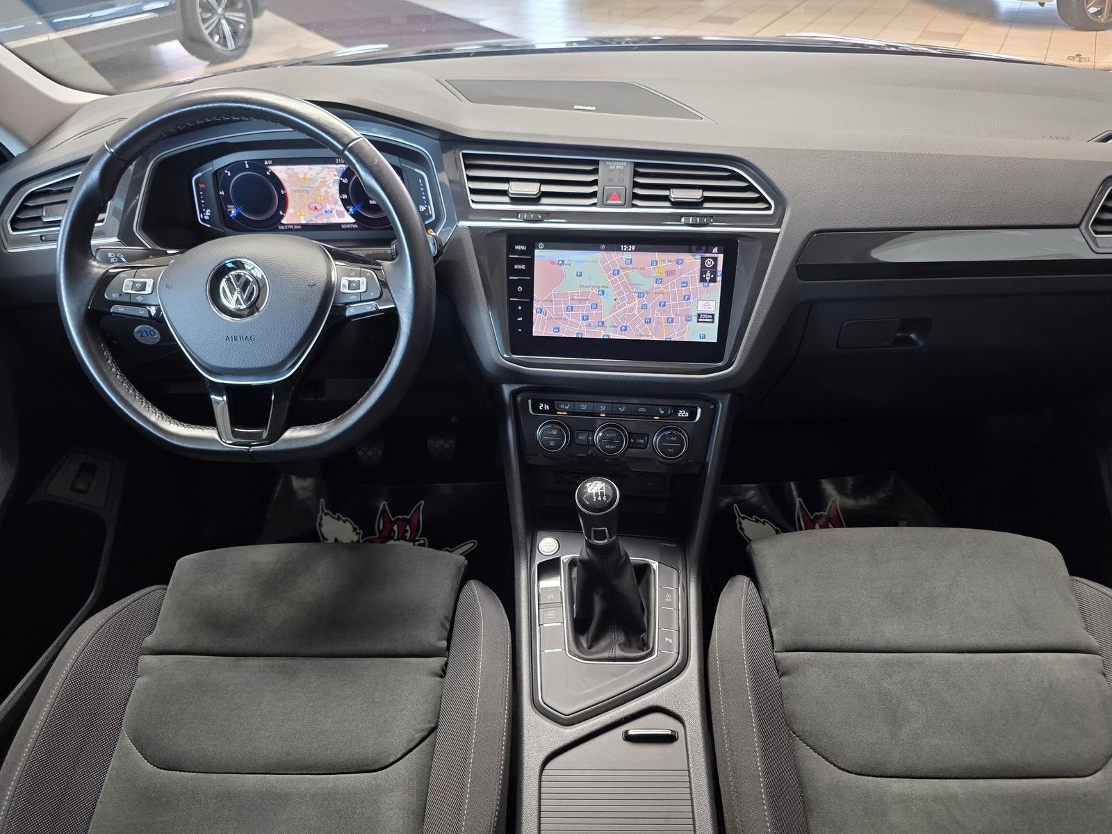 Fahrzeugabbildung Volkswagen Tiguan R-Line/Pano/Keyless/LED/Virtual/Dynaudio
