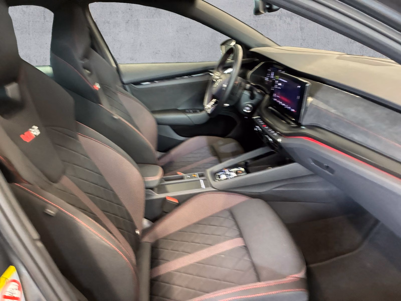 Skoda Octavia RS LED+NAV+APP+SHZ+2xPDC+DAB+CANTON, миниатюра 13
