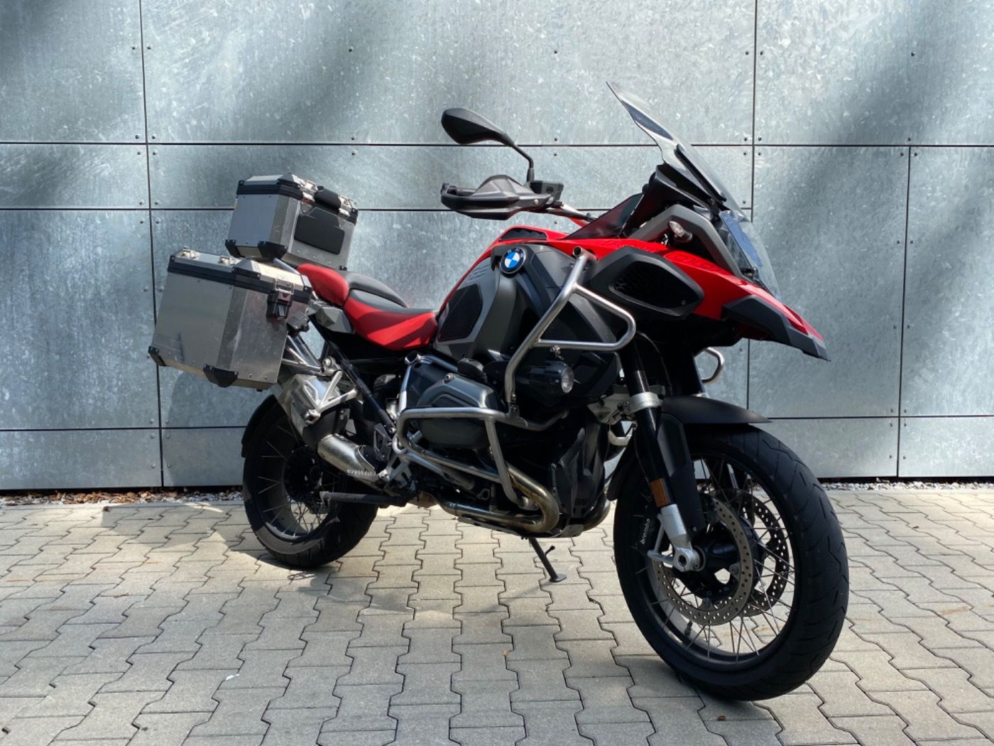 Fahrzeugabbildung BMW R 1200 GS Adventure 3 Pakete Connectivity Seiten