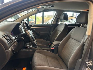 Volkswagen Golf V Lim. Tour *KLIMA*SZHZ*TEMPOMAT*AHK*