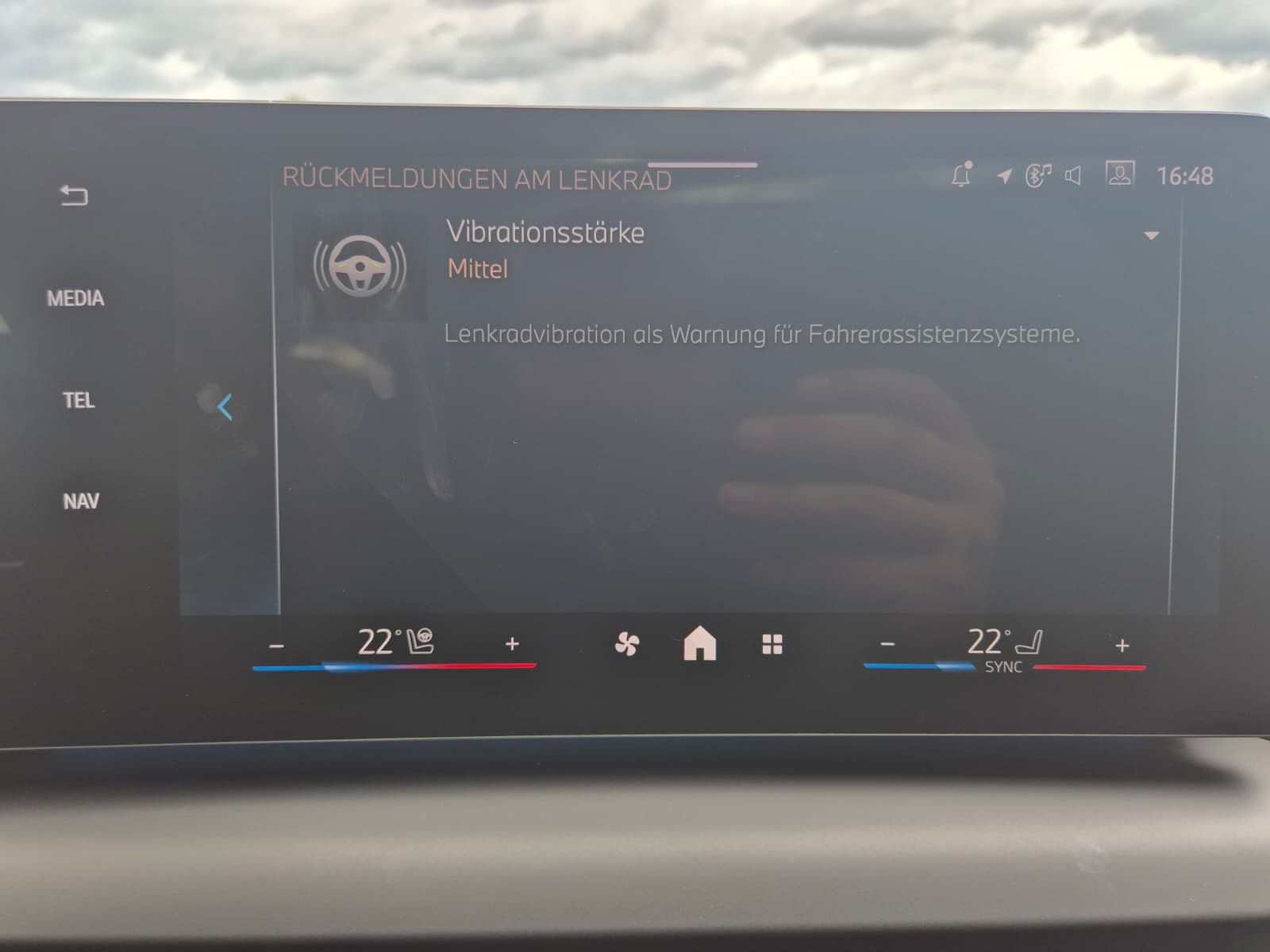 Fahrzeugabbildung BMW 120 i M Sport Adaptiv LED*PANO*AHK*M Alcantara
